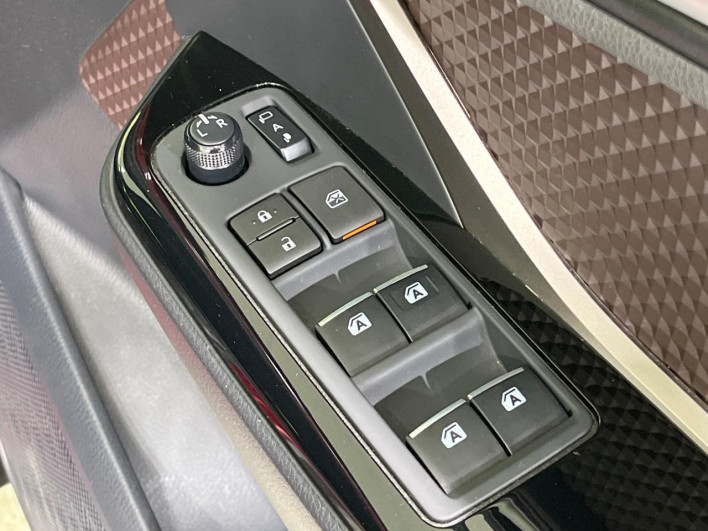 2018 Toyota C-HR DAA-ZYX10 (UW-69f0224b1fd1f)[12]