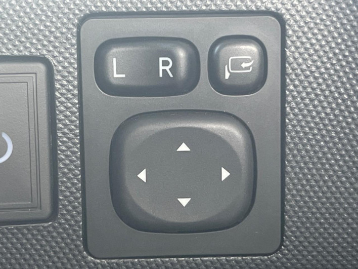 2015 Toyota Estima DBA-ACR50W (UW-69f06664a7c8e)[9]