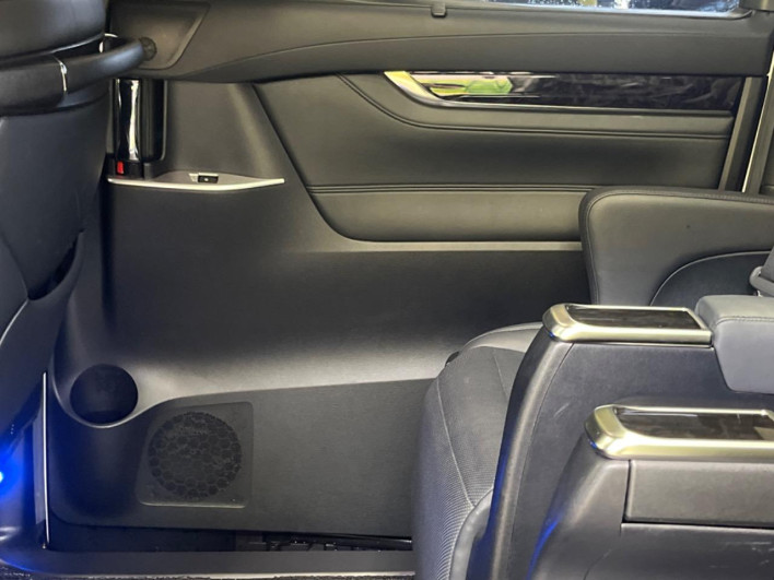 2020 Toyota Alphard 3BA-AGH30W (UW-69f066684ca9b)[24]