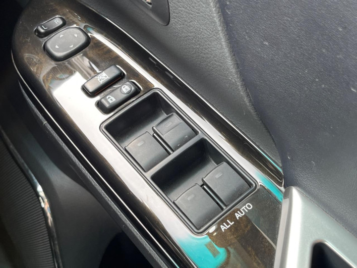 2013 Toyota Vellfire DBA-ANH20W (UW-69f06670b1850)[19]