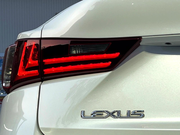 2014 Lexus IS DAA-AVE30 (UW-69f06672e62ce)[22]