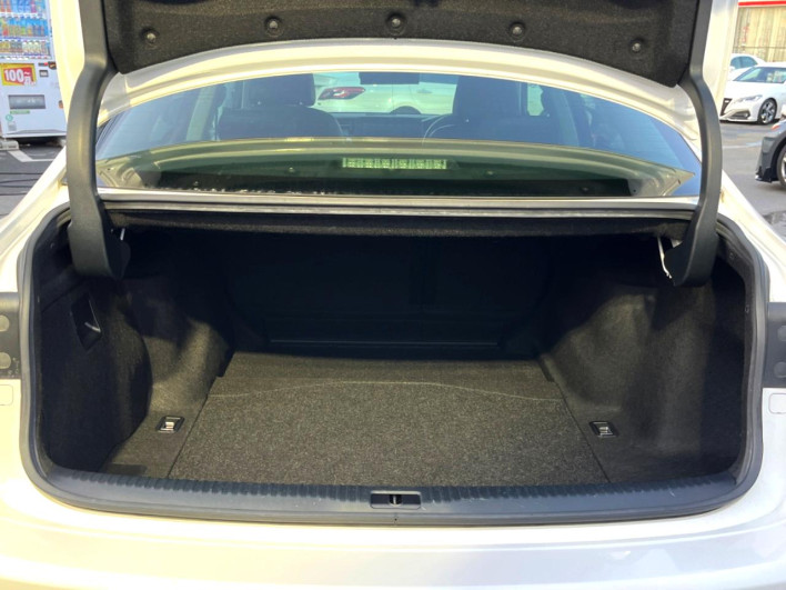 2014 Lexus IS DAA-AVE30 (UW-69f06672e62ce)[26]