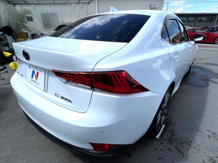2017 Lexus IS DAA-AVE30 (UW-69f06673152fe)[26]