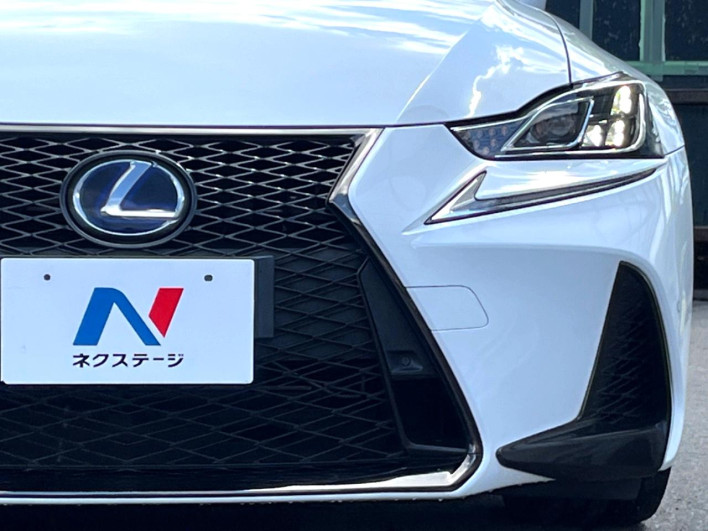 2017 Lexus IS DAA-AVE30 (UW-69f06673152fe)[14]