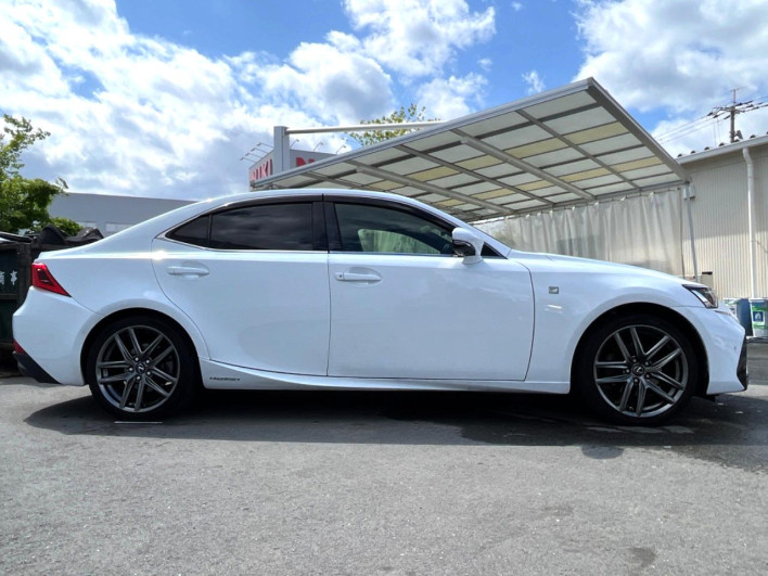 2017 Lexus IS DAA-AVE30 (UW-69f06673152fe)[28]