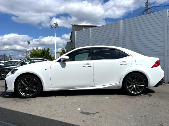 2017 Lexus IS DAA-AVE30 (UW-69f06673152fe)[17]