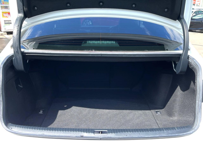 2017 Lexus IS DAA-AVE30 (UW-69f06673152fe)[25]
