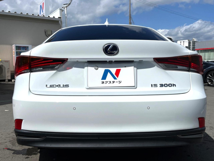 2017 Lexus IS DAA-AVE30 (UW-69f06673152fe)[20]