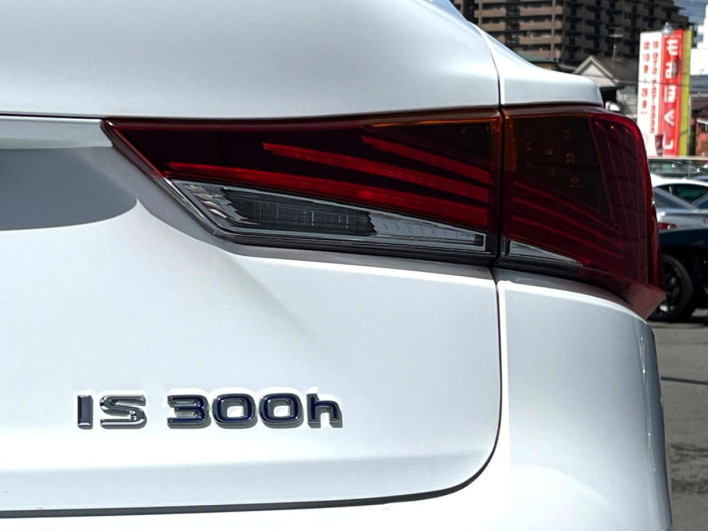 2017 Lexus IS DAA-AVE30 (UW-69f06673152fe)[22]
