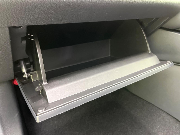 2026 Toyota RAV4 6AA-AXAN64 (UW-69f0667631e5b)[10]