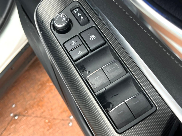 2020 Toyota Harrier Hybrid 6AA-AXUH80 (UW-69f0667732f9d)[20]