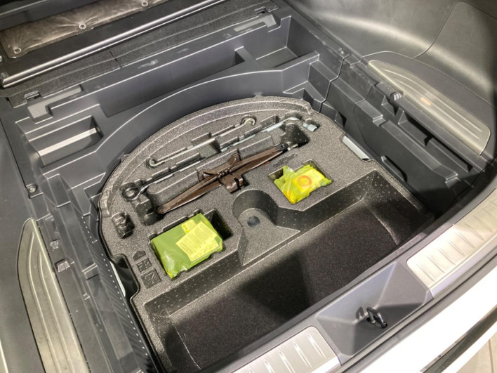 2021 Toyota Harrier Hybrid 6AA-AXUH80 (UW-69f06678cfb34)[13]