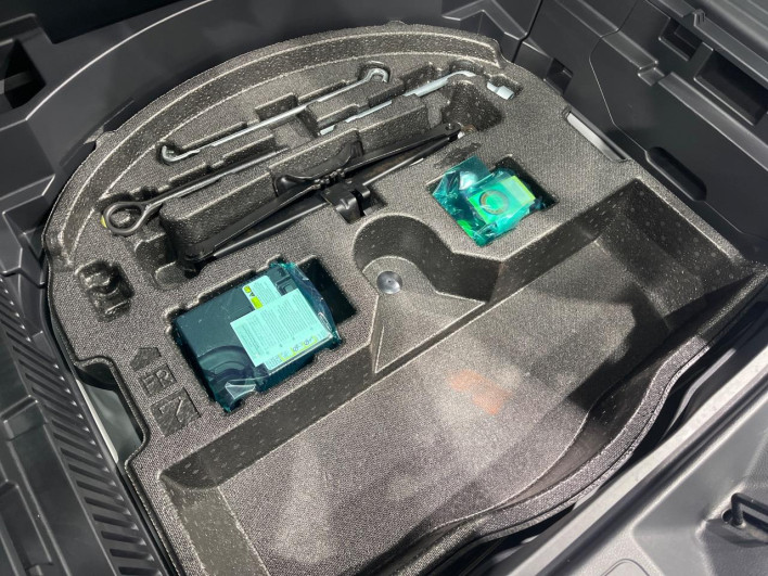 2023 Toyota Harrier Hybrid 6AA-AXUH80 (UW-69f066790b7ca)[9]