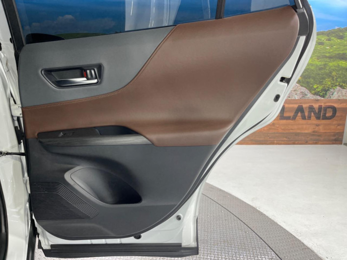 2023 Toyota Harrier Hybrid 6AA-AXUH80 (UW-69f06679109d9)[22]