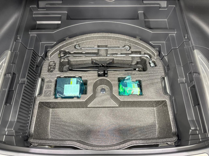 2023 Toyota Harrier Hybrid 6AA-AXUH80 (UW-69f0667aa4680)[28]