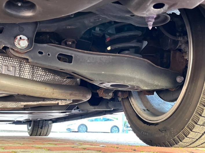 2017 Toyota Camry DAA-AXVH70 (UW-69f0667c87092)[21]