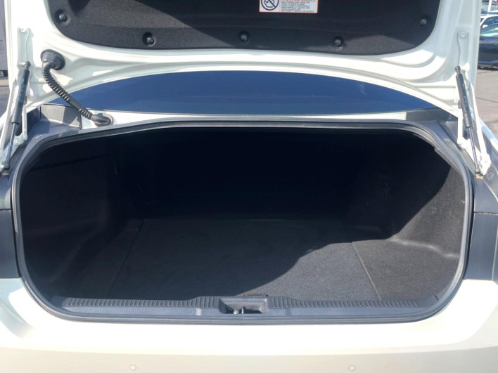 2019 Toyota Crown Hybrid 6AA-AZSH20 (UW-69f0667ea0a30)[25]