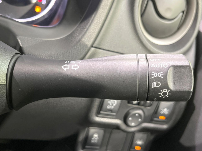 2015 Nissan Note DBA-E12 (UW-69f066a1a0cdf)[18]