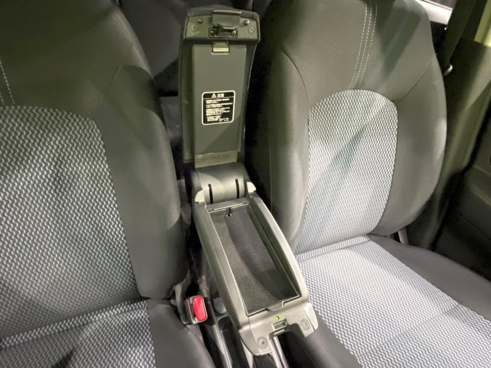 2015 Nissan Note DBA-E12 (UW-69f066a1a0cdf)[28]