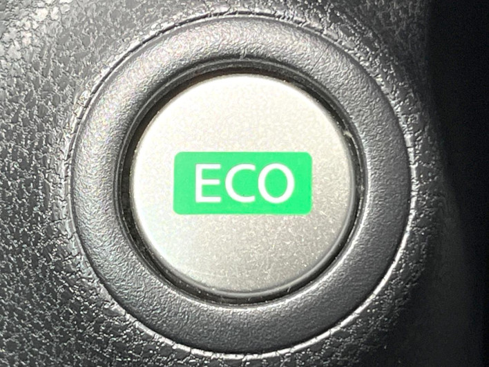 2015 Nissan Note DBA-E12 (UW-69f066a1a0cdf)[22]