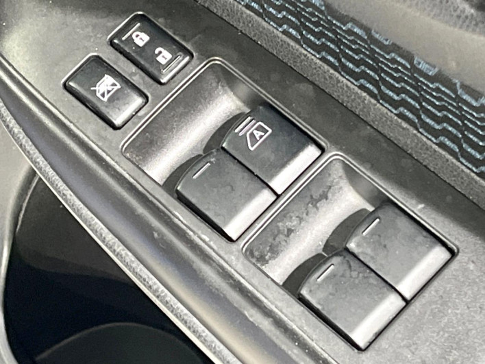 2015 Nissan Note DBA-E12 (UW-69f066a1a0cdf)[12]