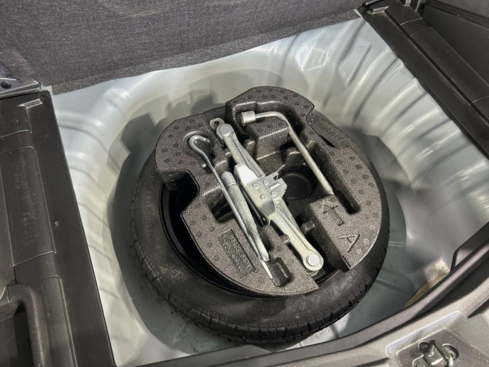 2015 Nissan Note DBA-E12 (UW-69f066a29dc29)[19]