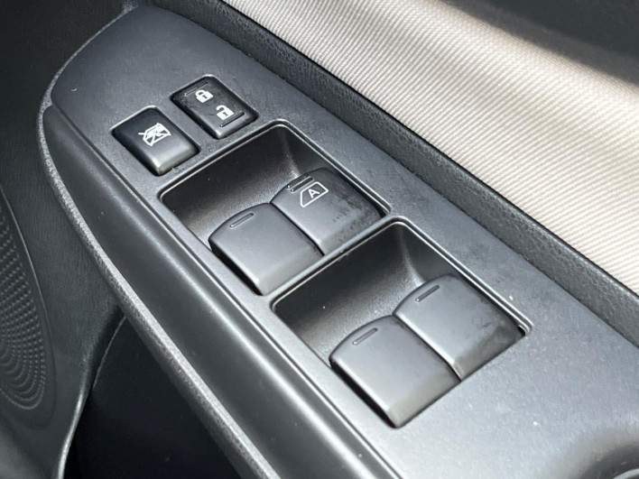 2018 Nissan Note DBA-E12 (UW-69f066a3bcf0e)[17]