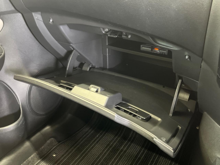 2018 Nissan Note DBA-E12 (UW-69f066a49d3b6)[28]