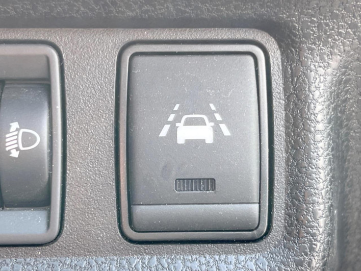 2019 Nissan Note DBA-E12 (UW-69f066a4e1418)[18]