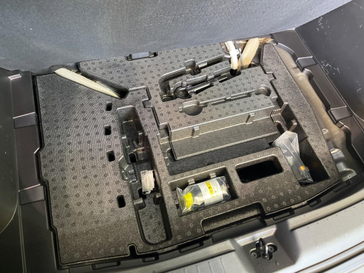 2021 Nissan Note 6AA-E13 (UW-69f066a5af4b9)[18]