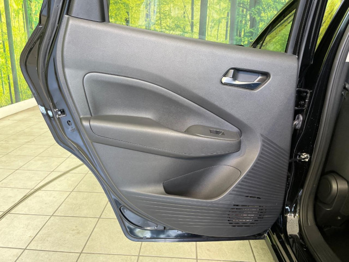 2021 Nissan Note 6AA-E13 (UW-69f066a5af4b9)[8]