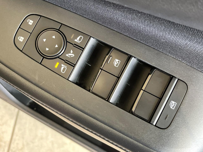 2021 Nissan Note 6AA-E13 (UW-69f066a5af4b9)[28]