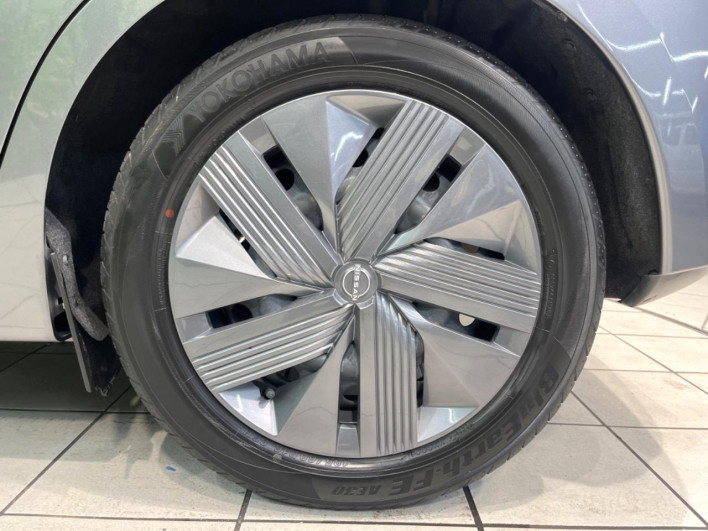 2022 Nissan Note 6AA-E13 (UW-69f066a607b5d)[17]