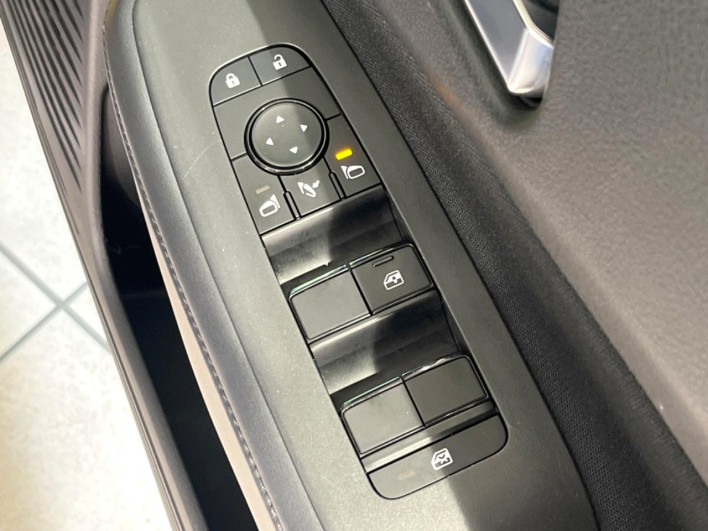 2022 Nissan Note 6AA-E13 (UW-69f066a607b5d)[29]