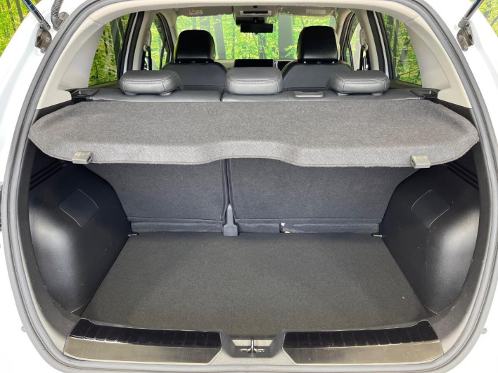 2021 Nissan Aura 6AA-FE13 (UW-69f066aaaa99b)[4]