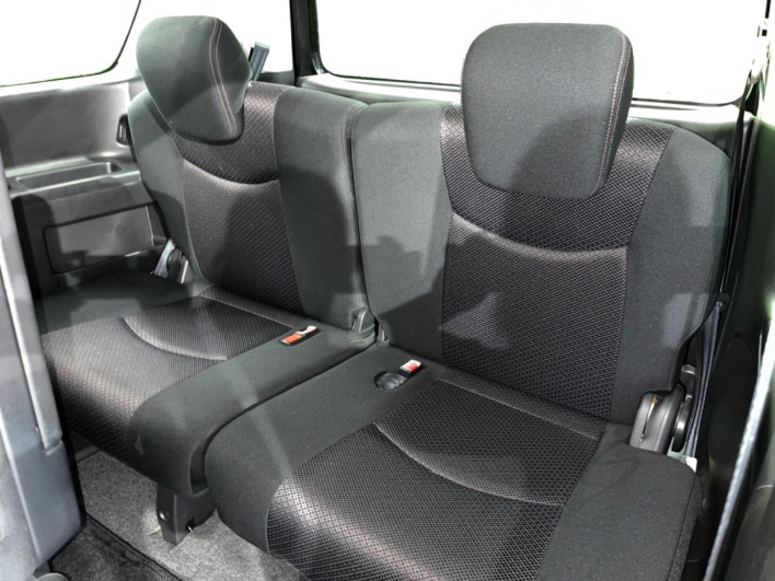 2011 Nissan Serena DBA-FNC26 (UW-69f066aec4c00)[29]