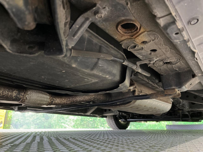 2011 Nissan Serena DBA-FNC26 (UW-69f066aec4c00)[22]