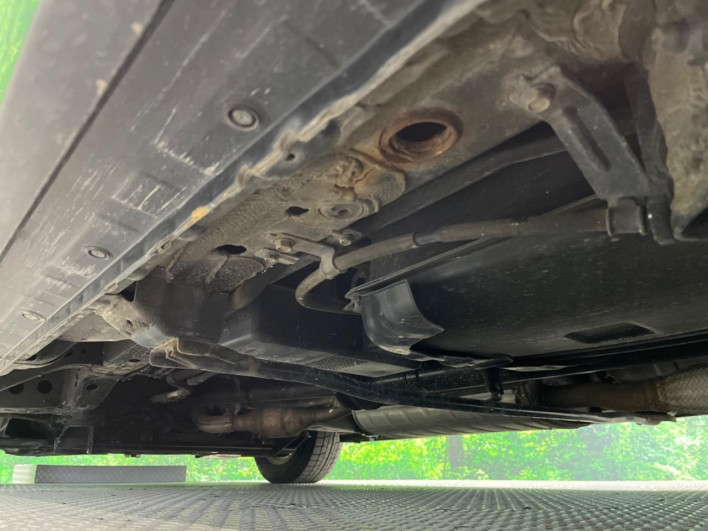 2011 Nissan Serena DBA-FNC26 (UW-69f066aec4c00)[23]