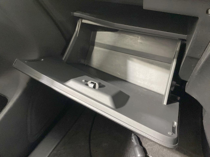 2016 Nissan Serena DBA-FNC26 (UW-69f066aed7a5e)[27]