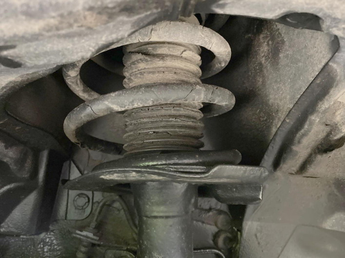 2016 Nissan Serena DBA-FNC26 (UW-69f066aed7a5e)[16]