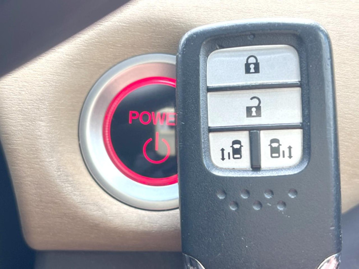 2018 Honda Freed hybrid DAA-GB7 (UW-69f066b2d49c7)[25]