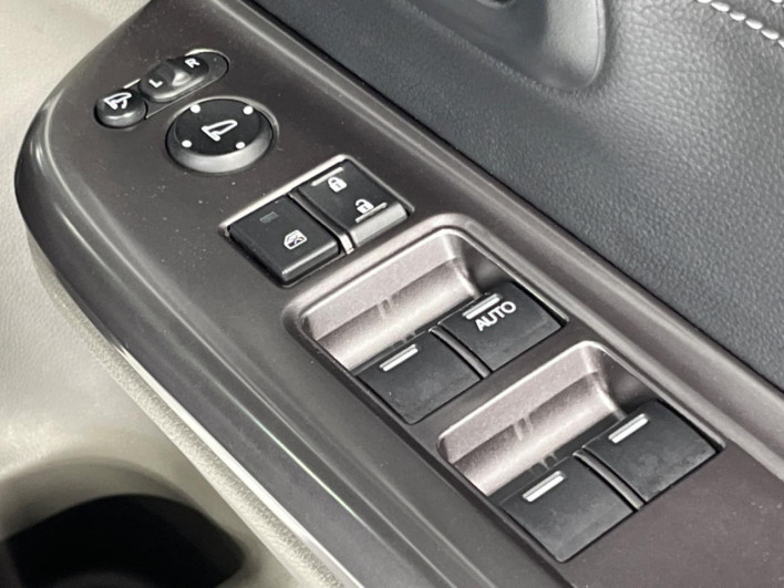 2018 Honda Freed hybrid DAA-GB7 (UW-69f066b2e0247)[21]