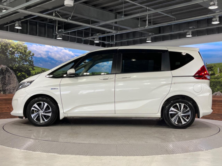 2018 Honda Freed hybrid DAA-GB7 (UW-69f066b2e0247)[12]