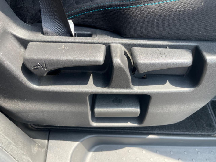 2017 Nissan Serena DAA-GC27 (UW-69f066b4c4d7d)[18]