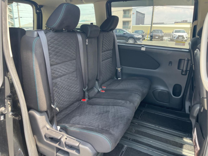 2017 Nissan Serena DAA-GC27 (UW-69f066b4c4d7d)[17]