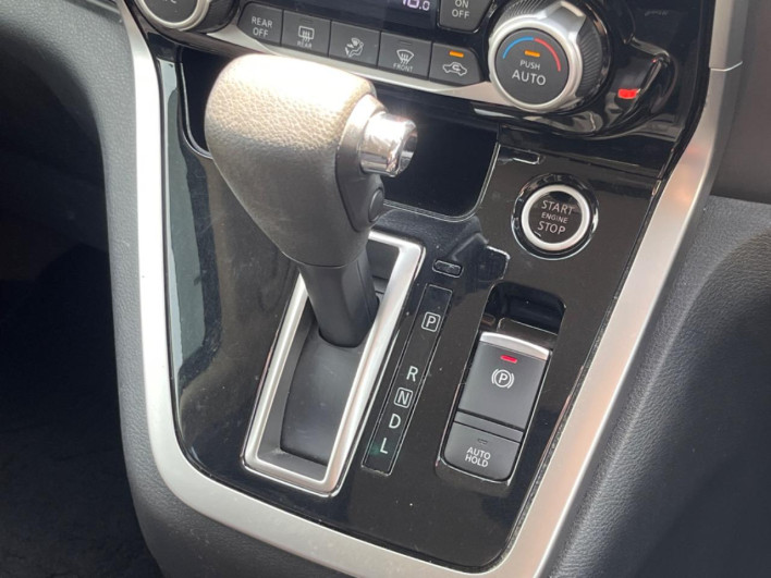 2017 Nissan Serena DAA-GC27 (UW-69f066b4c4d7d)[29]