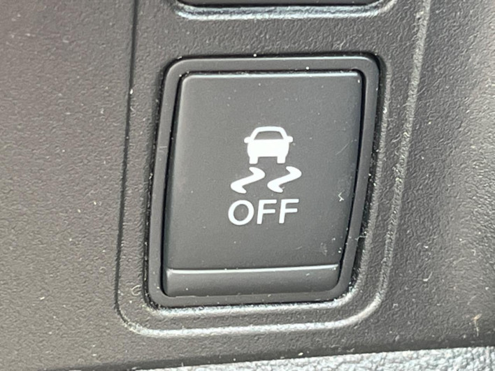 2017 Nissan Serena DAA-GC27 (UW-69f066b4c4d7d)[27]