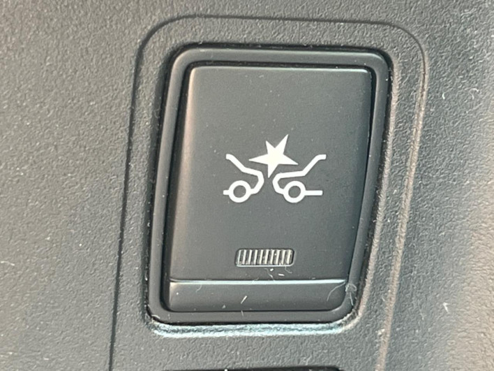 2017 Nissan Serena DAA-GC27 (UW-69f066b4c4d7d)[26]