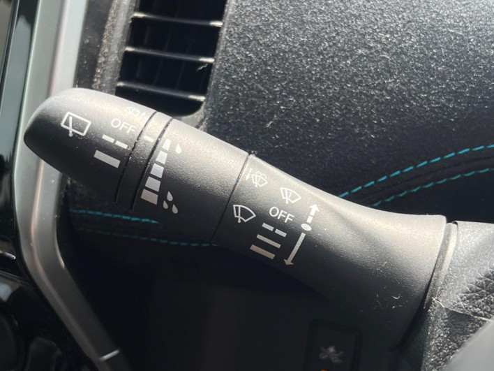 2017 Nissan Serena DAA-GC27 (UW-69f066b4c4d7d)[24]