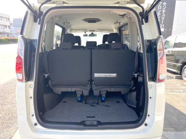 2017 Nissan Serena DAA-GC27 (UW-69f066b51d65f)[23]